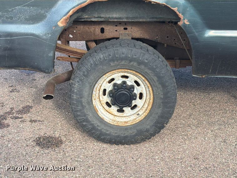 image for item FT6662 2004 Ford F-250 pickup truck