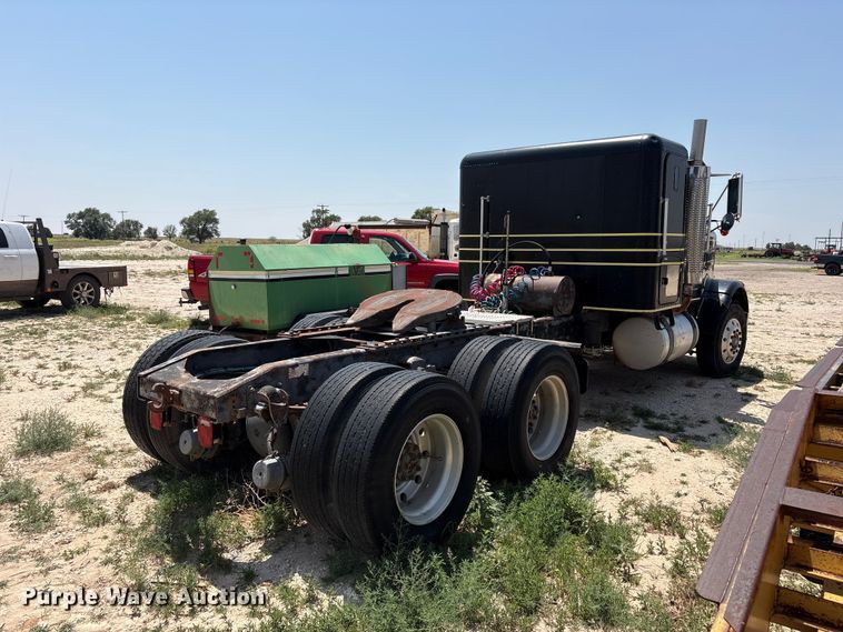image for item JM9405 1988 Freightliner MB80 semi truck