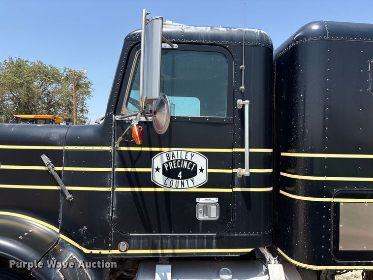 image for item JM9405 1988 Freightliner MB80 semi truck