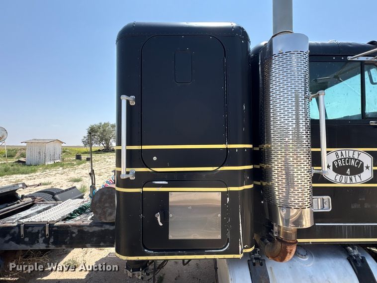 image for item JM9405 1988 Freightliner MB80 semi truck