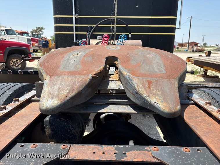 image for item JM9405 1988 Freightliner MB80 semi truck