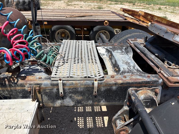 image for item JM9405 1988 Freightliner MB80 semi truck