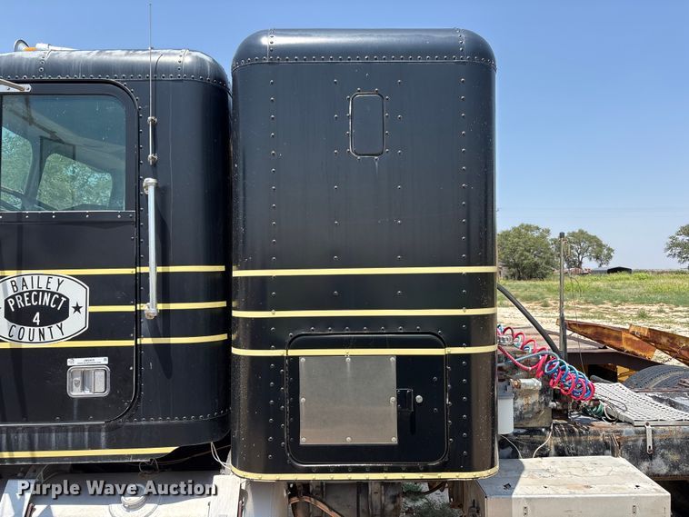 image for item JM9405 1988 Freightliner MB80 semi truck