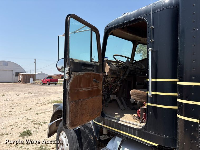 image for item JM9405 1988 Freightliner MB80 semi truck