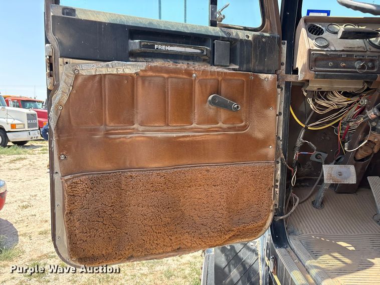 image for item JM9405 1988 Freightliner MB80 semi truck