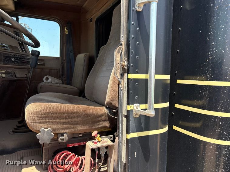 image for item JM9405 1988 Freightliner MB80 semi truck