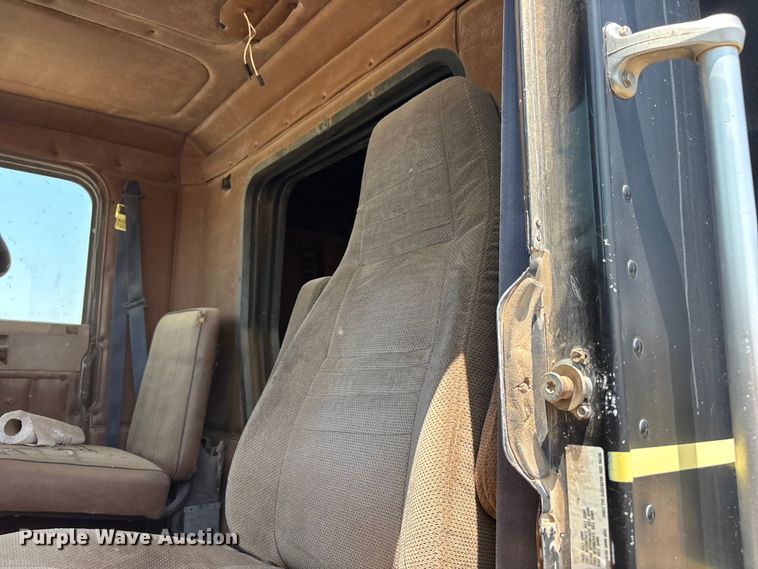 image for item JM9405 1988 Freightliner MB80 semi truck