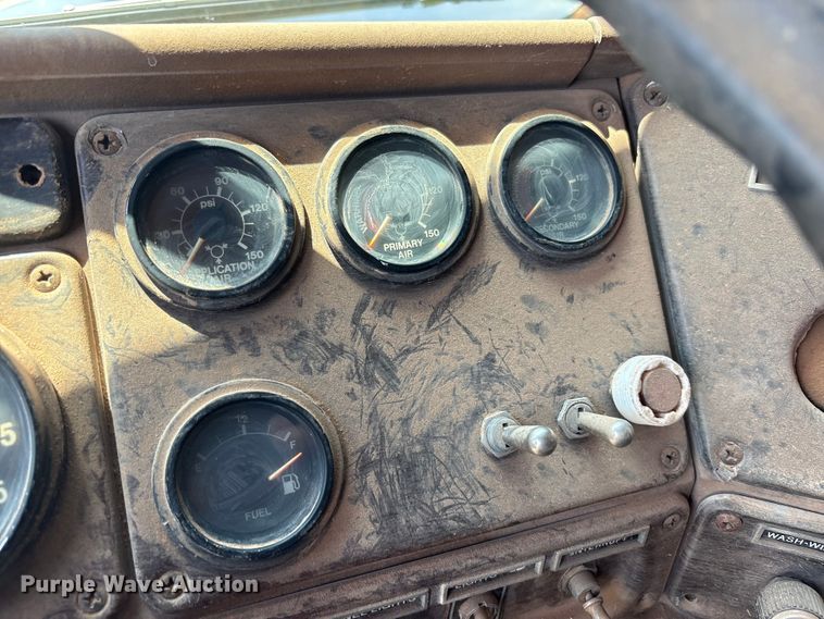 image for item JM9405 1988 Freightliner MB80 semi truck