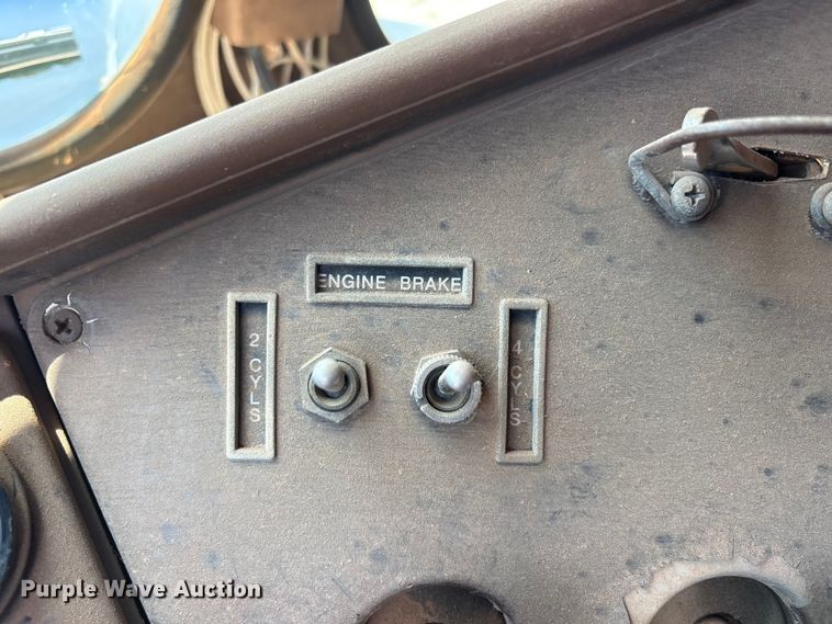 image for item JM9405 1988 Freightliner MB80 semi truck