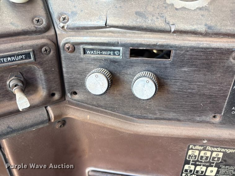 image for item JM9405 1988 Freightliner MB80 semi truck