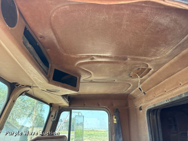 image for item JM9405 1988 Freightliner MB80 semi truck