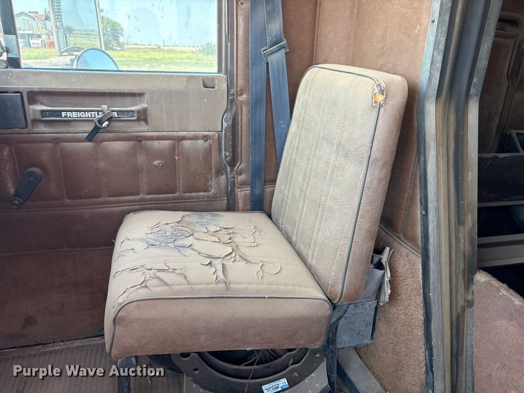 image for item JM9405 1988 Freightliner MB80 semi truck