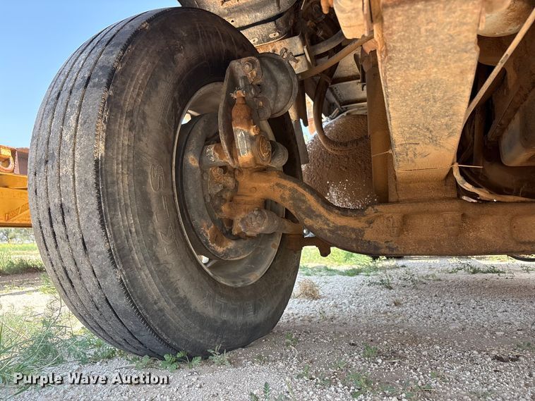 image for item JM9405 1988 Freightliner MB80 semi truck