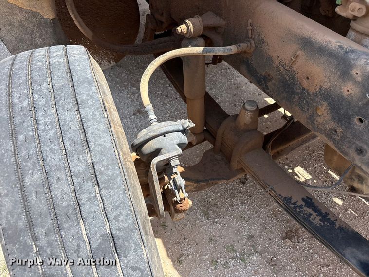 image for item JM9405 1988 Freightliner MB80 semi truck