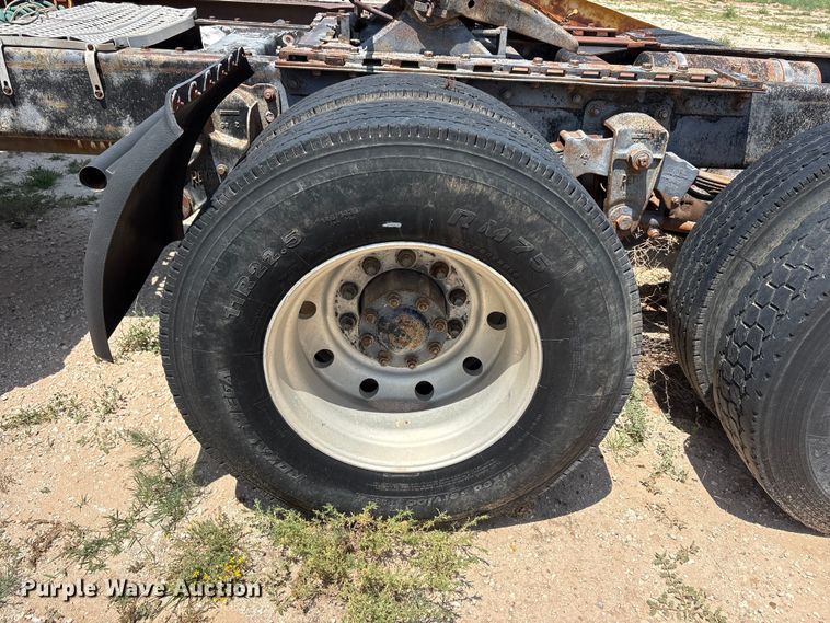 image for item JM9405 1988 Freightliner MB80 semi truck