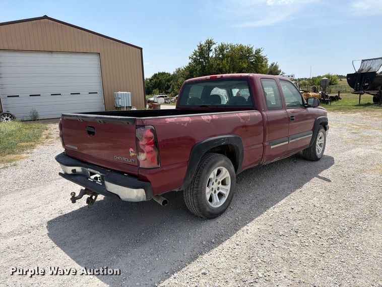 image for item MZ9930 2005 Chevrolet Silverado 1500 Crew Cab pickup truck