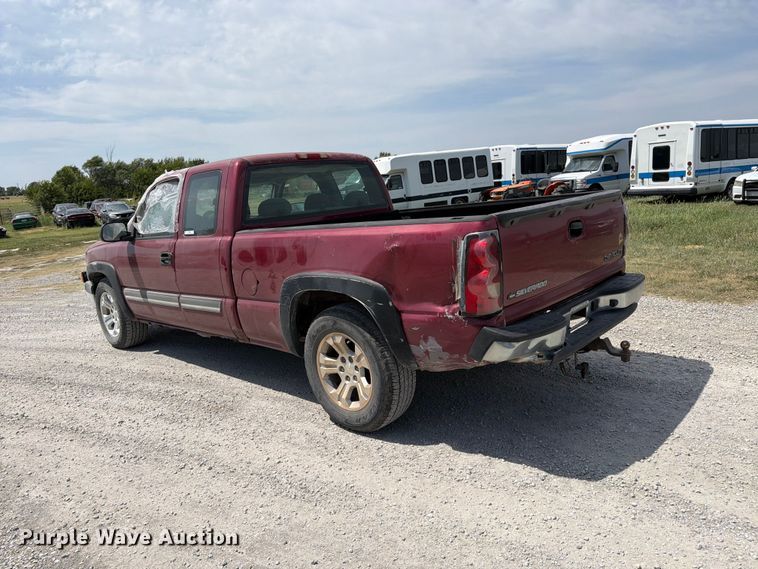 image for item MZ9930 2005 Chevrolet Silverado 1500 Crew Cab pickup truck