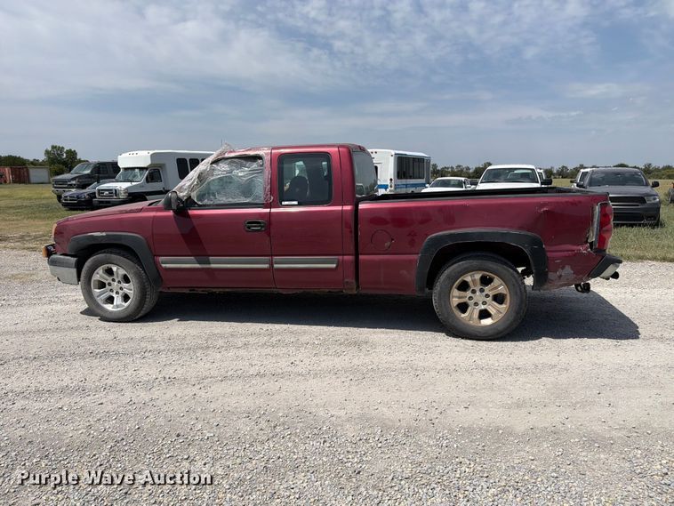 image for item MZ9930 2005 Chevrolet Silverado 1500 Crew Cab pickup truck