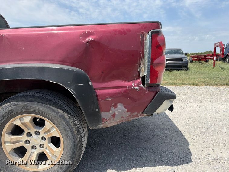 image for item MZ9930 2005 Chevrolet Silverado 1500 Crew Cab pickup truck