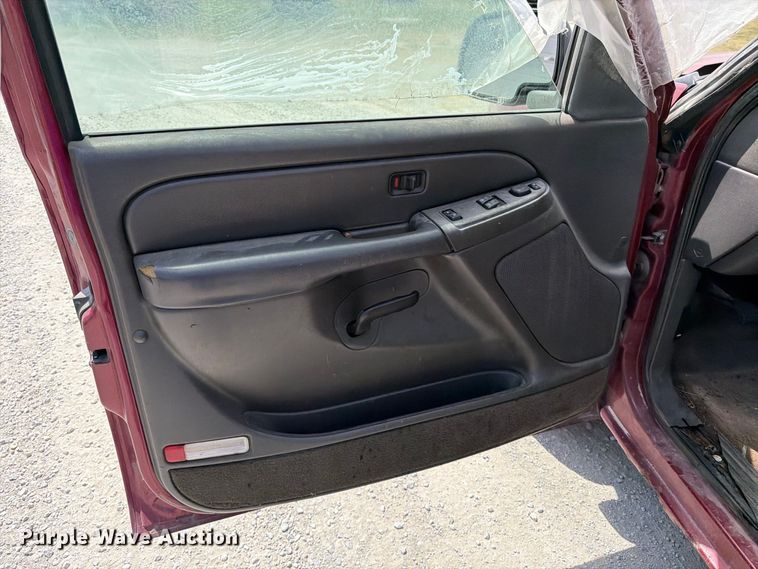 image for item MZ9930 2005 Chevrolet Silverado 1500 Crew Cab pickup truck