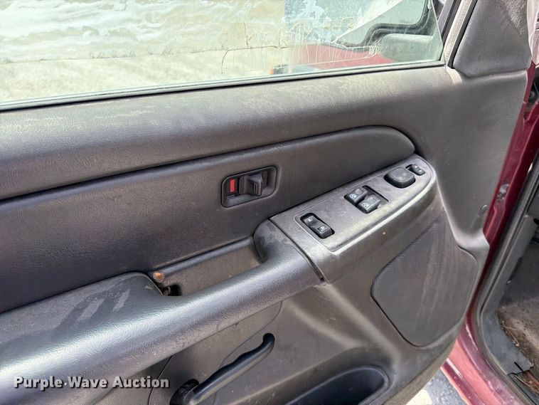image for item MZ9930 2005 Chevrolet Silverado 1500 Crew Cab pickup truck