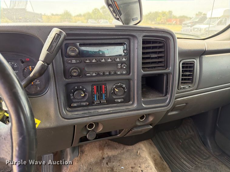 image for item MZ9930 2005 Chevrolet Silverado 1500 Crew Cab pickup truck