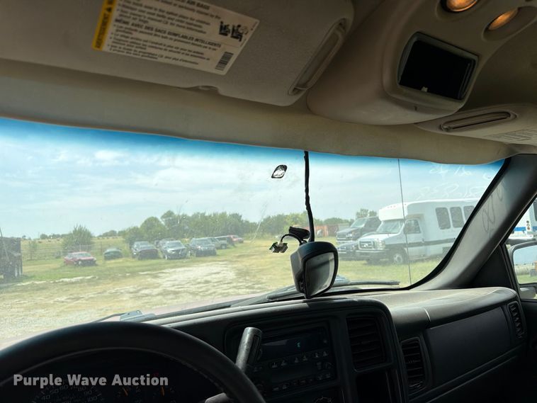 image for item MZ9930 2005 Chevrolet Silverado 1500 Crew Cab pickup truck