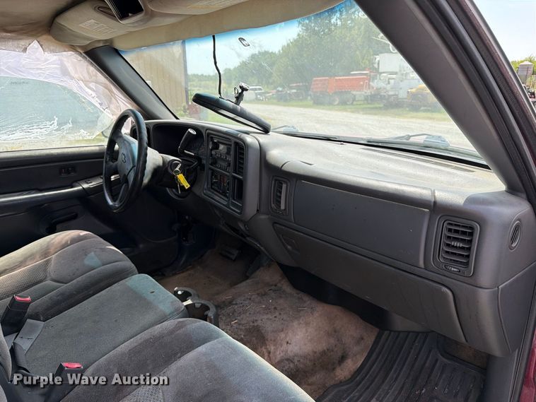 image for item MZ9930 2005 Chevrolet Silverado 1500 Crew Cab pickup truck