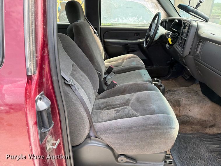 image for item MZ9930 2005 Chevrolet Silverado 1500 Crew Cab pickup truck