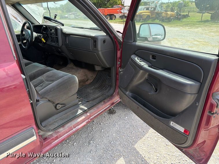 image for item MZ9930 2005 Chevrolet Silverado 1500 Crew Cab pickup truck