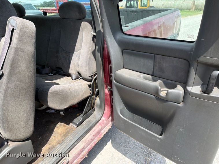 image for item MZ9930 2005 Chevrolet Silverado 1500 Crew Cab pickup truck