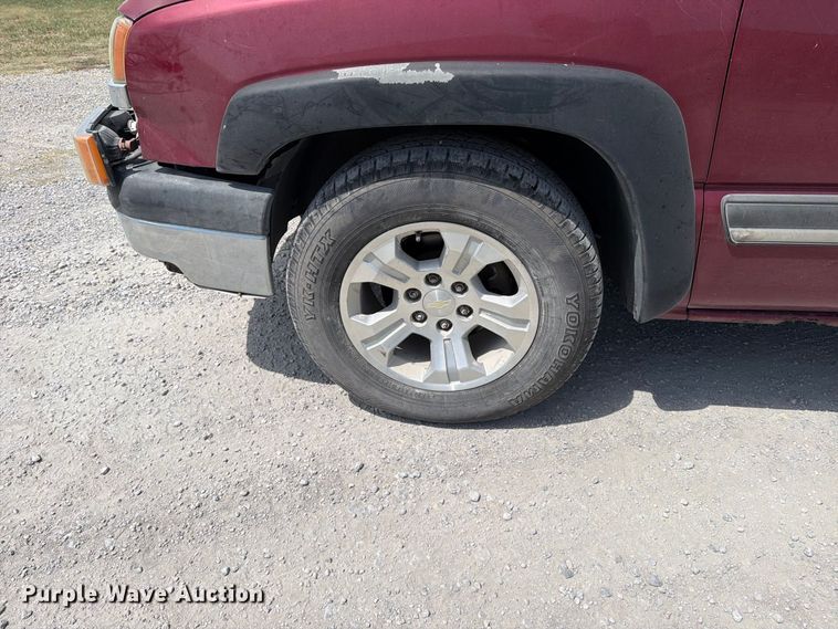 image for item MZ9930 2005 Chevrolet Silverado 1500 Crew Cab pickup truck