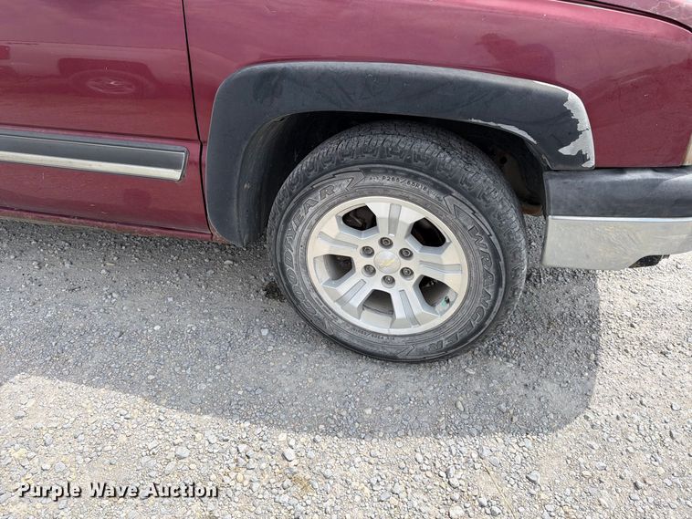 image for item MZ9930 2005 Chevrolet Silverado 1500 Crew Cab pickup truck