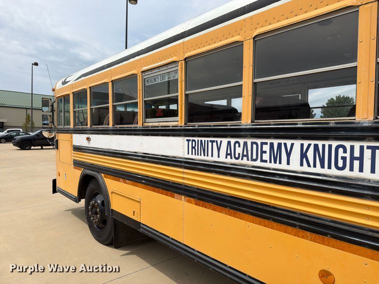 image for item MZ9932 2001 Blue Bird TC2000 school bus