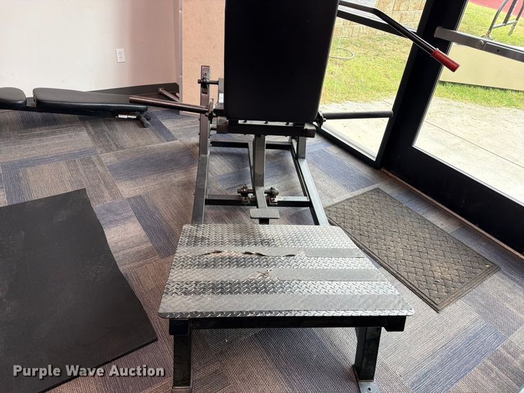 image for item MZ9934 Squat machine
