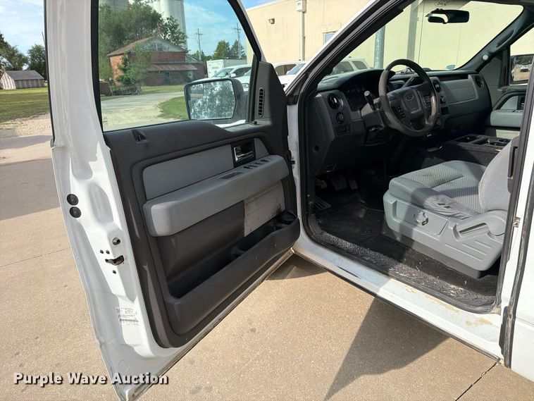 image for item MZ9986 2014 Ford F150 Ext. Cab pickup truck