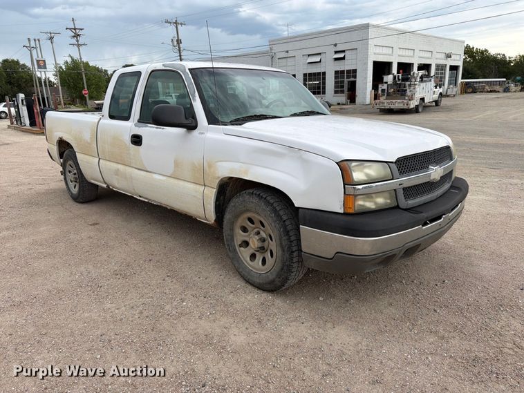 image for item MZ9988 2005 Chevrolet Silverado 1500 Ext. Cab pickup truck