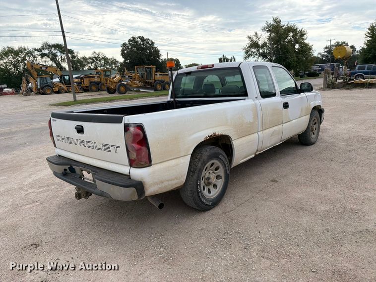 image for item MZ9988 2005 Chevrolet Silverado 1500 Ext. Cab pickup truck