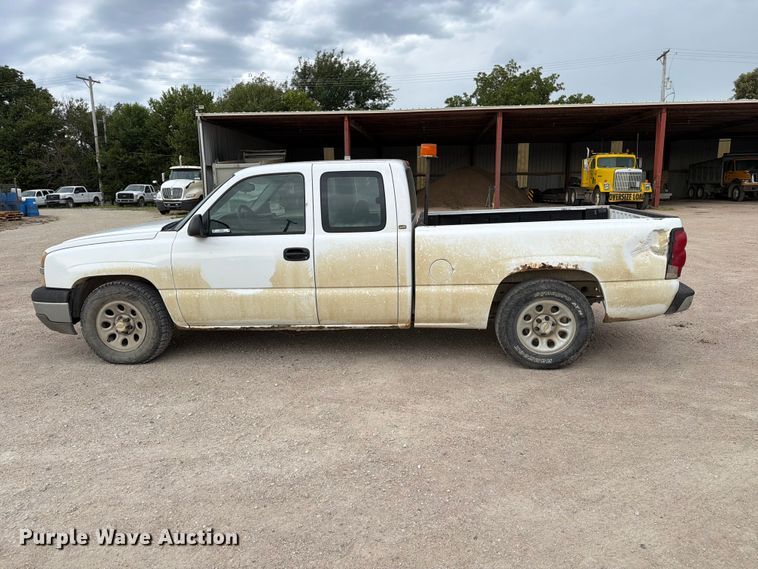 image for item MZ9988 2005 Chevrolet Silverado 1500 Ext. Cab pickup truck