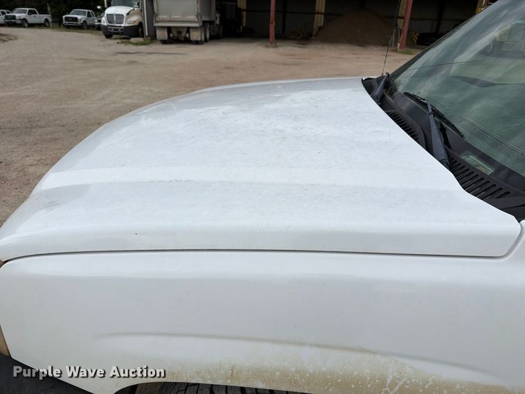 image for item MZ9988 2005 Chevrolet Silverado 1500 Ext. Cab pickup truck