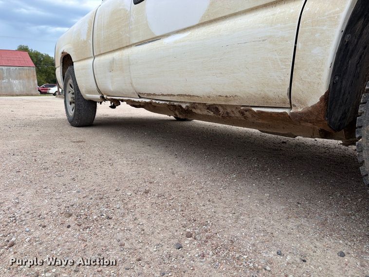 image for item MZ9988 2005 Chevrolet Silverado 1500 Ext. Cab pickup truck