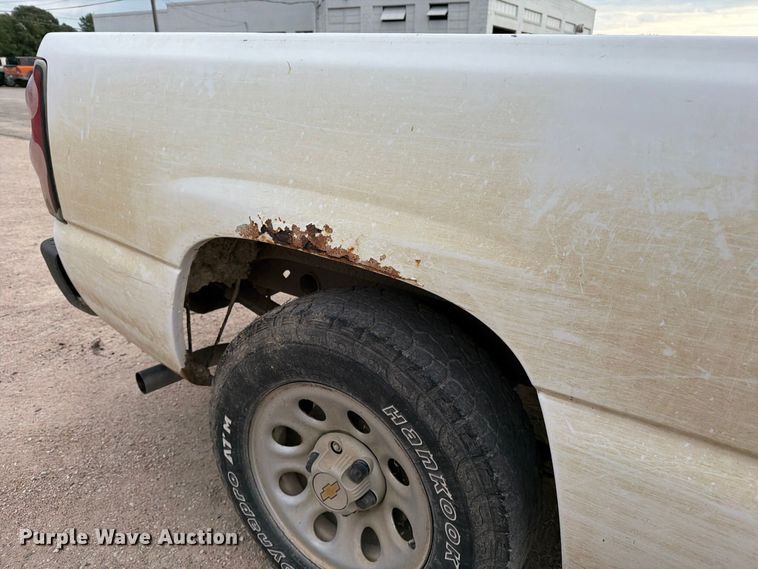 image for item MZ9988 2005 Chevrolet Silverado 1500 Ext. Cab pickup truck