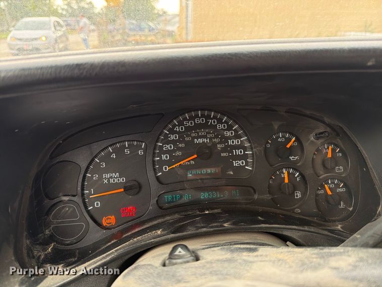 image for item MZ9988 2005 Chevrolet Silverado 1500 Ext. Cab pickup truck