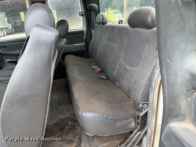 image for item MZ9988 2005 Chevrolet Silverado 1500 Ext. Cab pickup truck