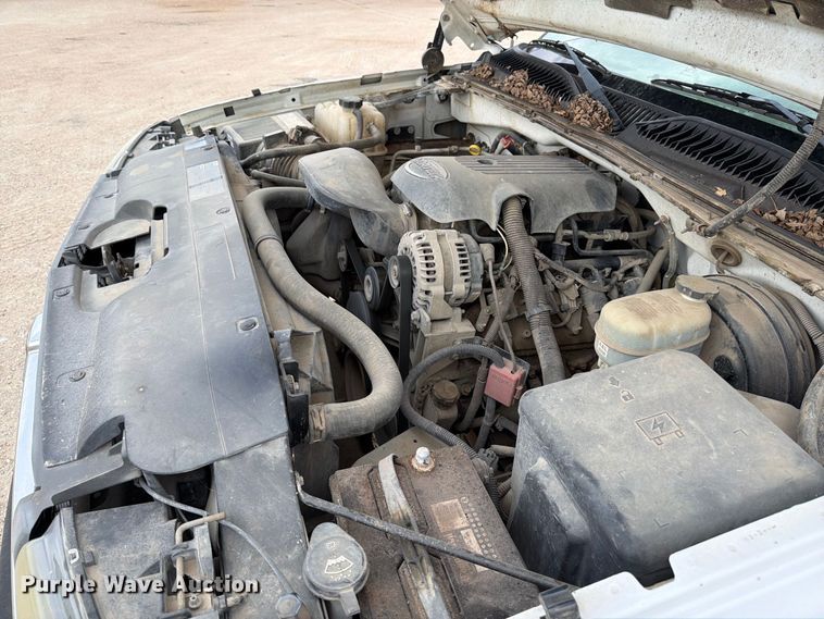 image for item MZ9988 2005 Chevrolet Silverado 1500 Ext. Cab pickup truck