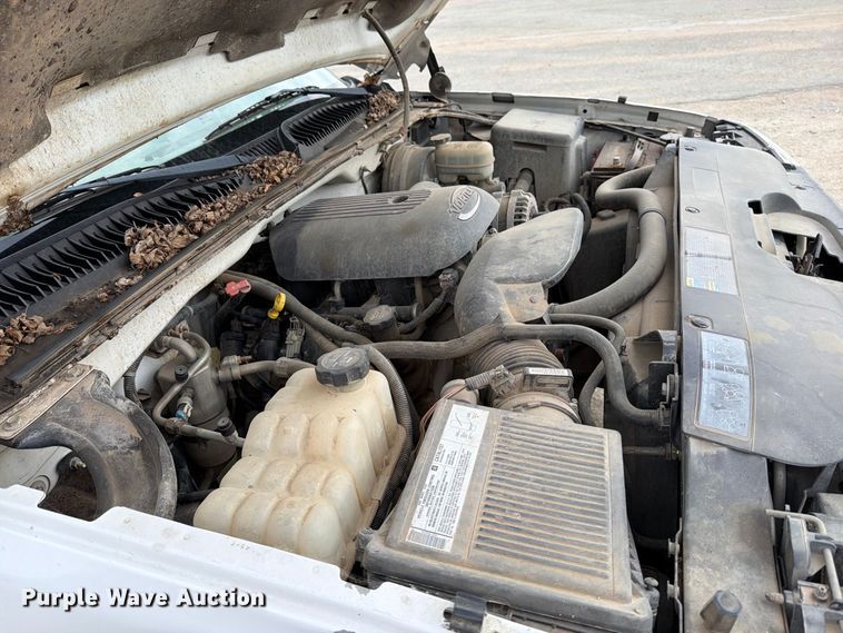 image for item MZ9988 2005 Chevrolet Silverado 1500 Ext. Cab pickup truck