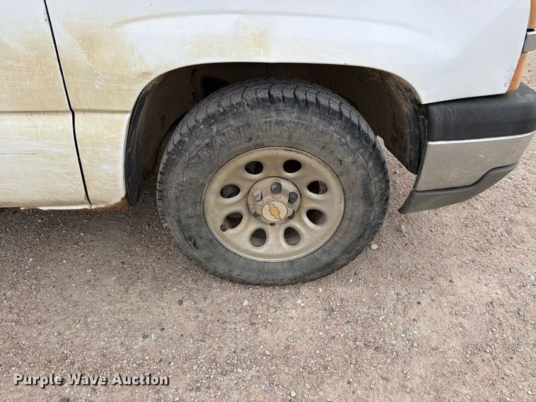 image for item MZ9988 2005 Chevrolet Silverado 1500 Ext. Cab pickup truck