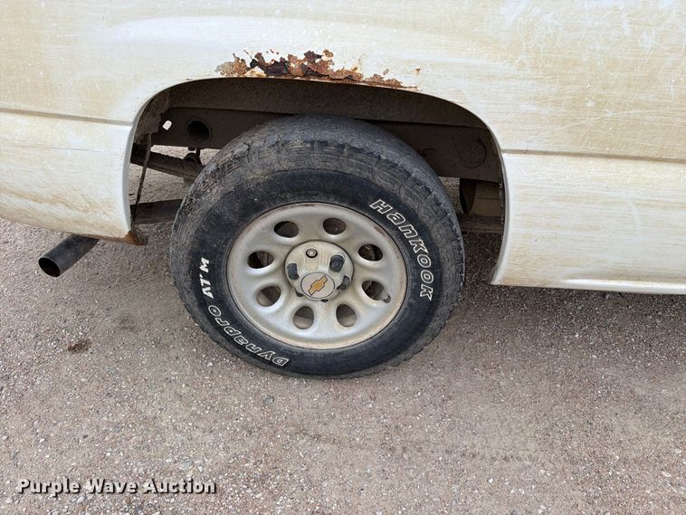 image for item MZ9988 2005 Chevrolet Silverado 1500 Ext. Cab pickup truck