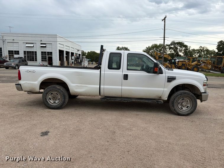 image for item MZ9989 2008 Ford F250 Super Duty Ext. Cab pickup truck