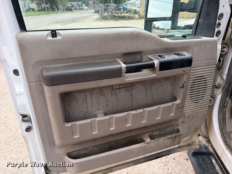 image for item MZ9989 2008 Ford F250 Super Duty Ext. Cab pickup truck